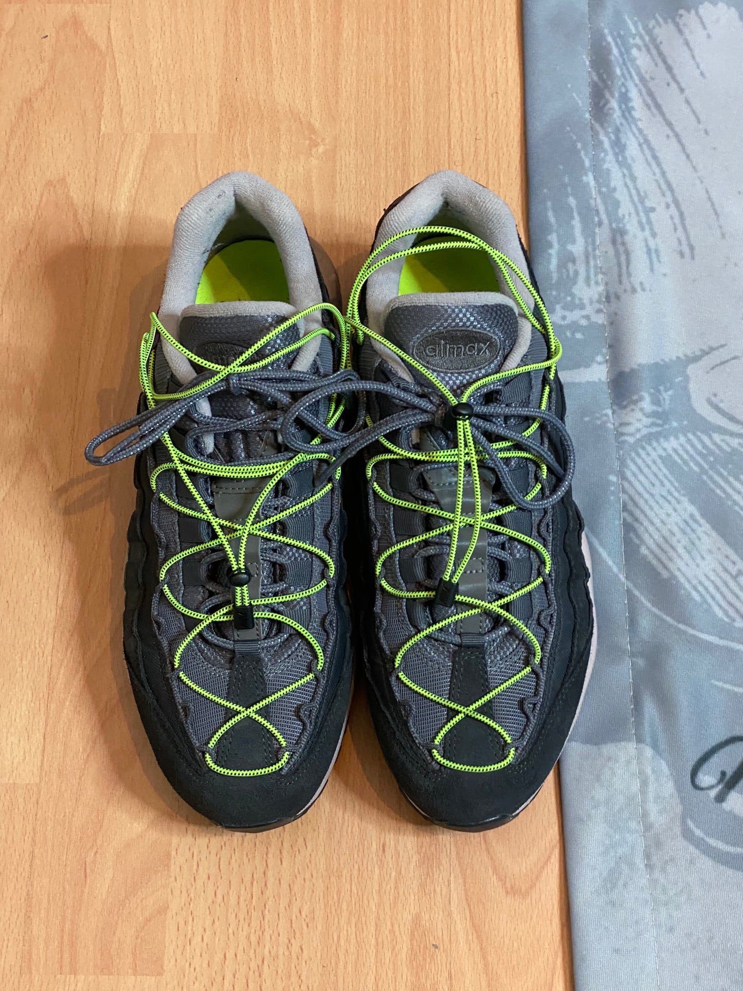 Nike Air Max 95 Speed Lacing Off Noir Volt